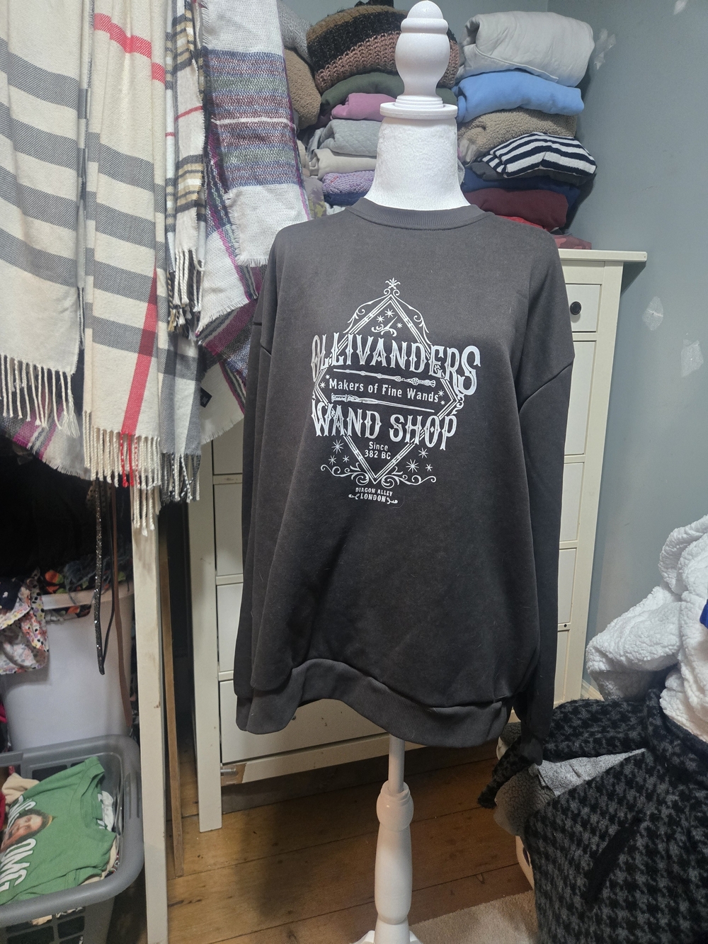Harry Potter Wand Shop Graphic Crewneck Sweater - Black